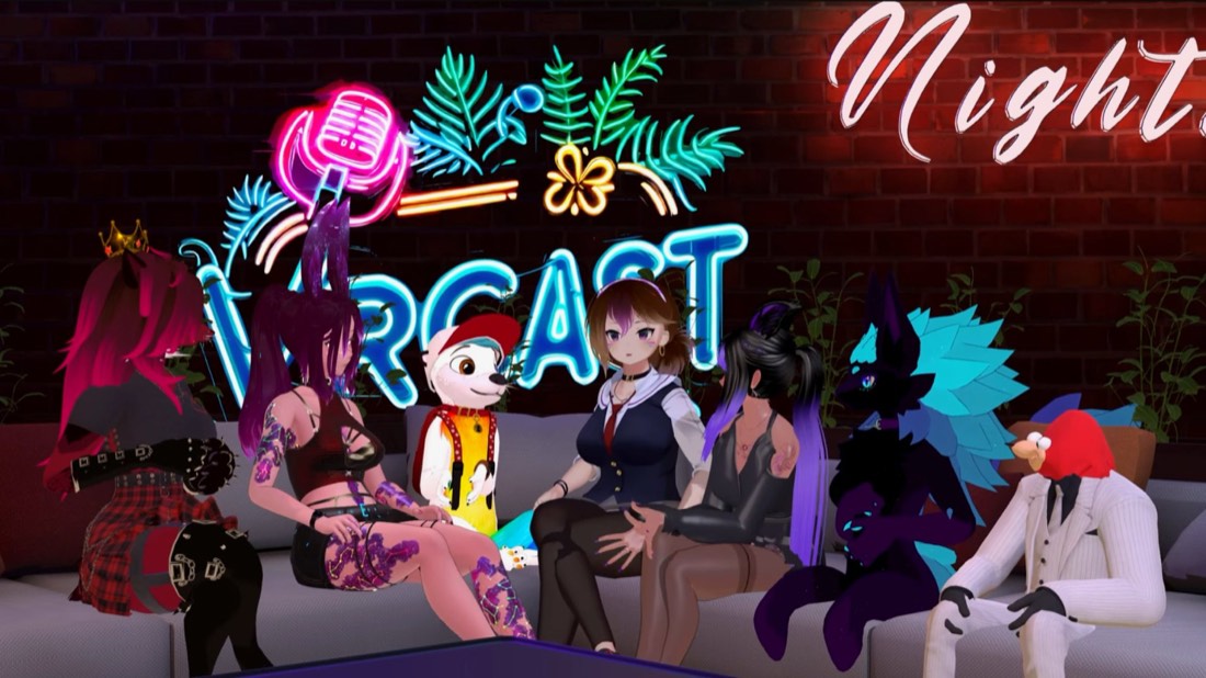 Das VRCast-Neonschild an einer Ziegelwand in VRChat; davor sitzen die Avatare von Host und Gästen auf einer Couch